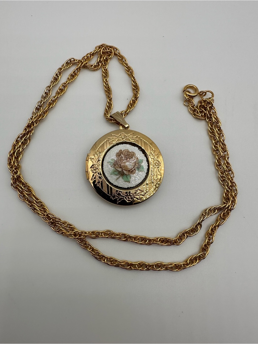 Vintage Gold Tone Floral Rose Locket Necklace Hinged Pendant Long Chain